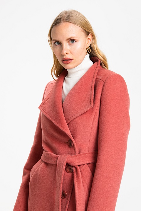 Однобортное пальто лососевого цвета О-961 - средней длины, цвет розовый