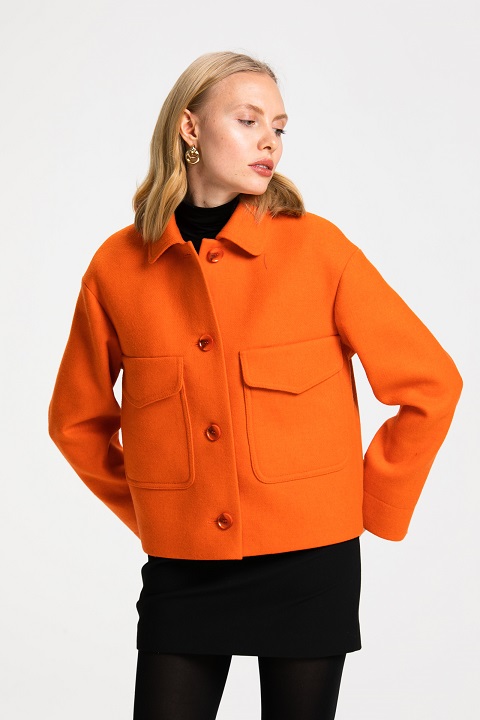 Весенняя куртка с накладными карманами О-988 - короткое, цвет оранжевый