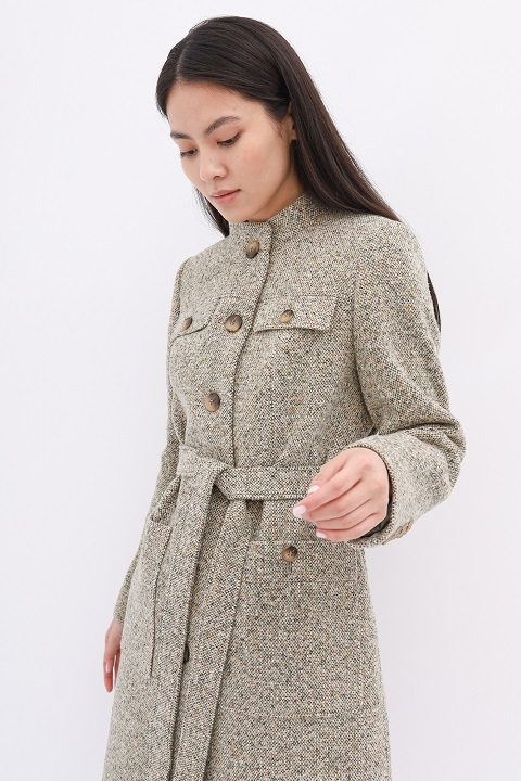 Приталенное пальто из твида О-989 - средней длины, цвет зеленый